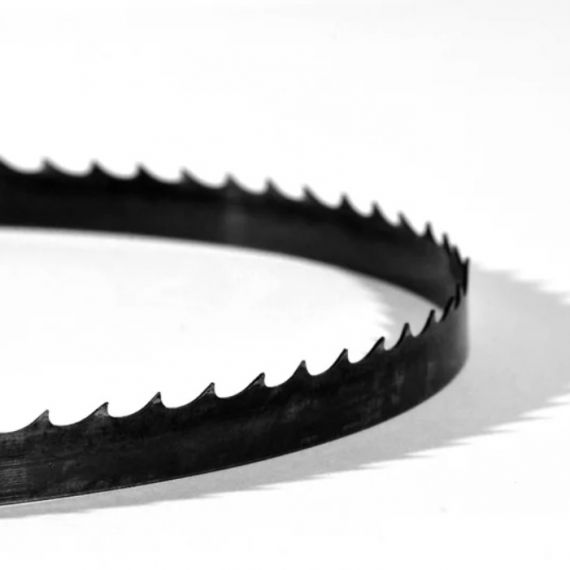 High performance saw blade with hardened tooth tips