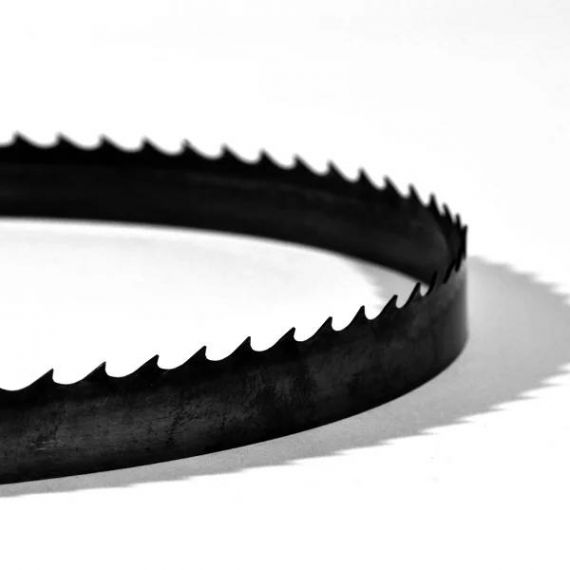 High performance saw blade with hardened tooth tips